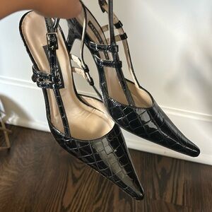 Black patent leather pointed toe sling back heels. Croc embossed.